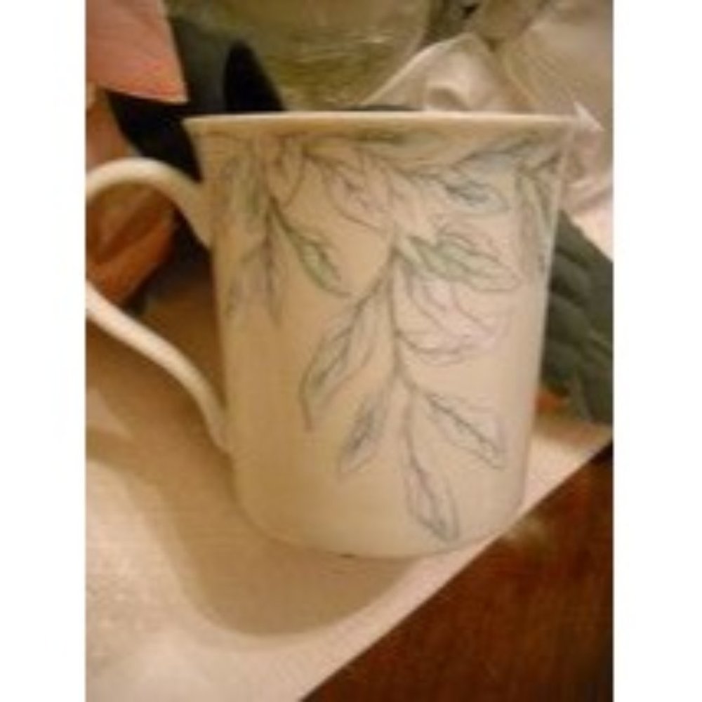 Les Belles Femmes Sigma Tastesetter 1002 Pastel Leaves Fine China Cup Mug